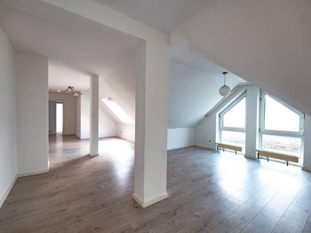 Vierzimmer Dachgeschosswohnung in Ober Roden