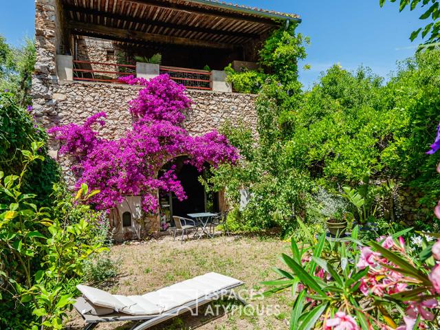 Vigneronne de caractère avec terrasse panoramique et jardin intimiste proche des plages