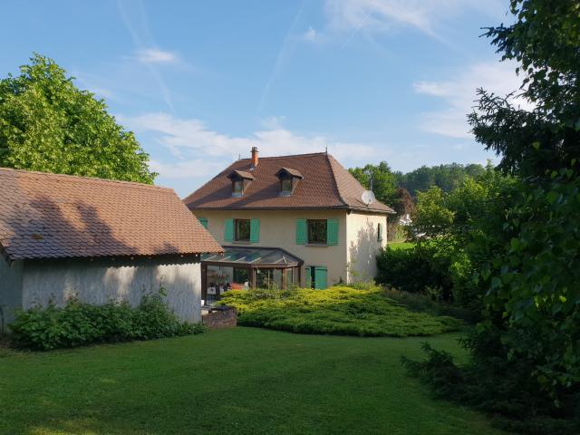 VIGNIEU Maison de caractère de 120 m2 avec jardin de 1 000 m2