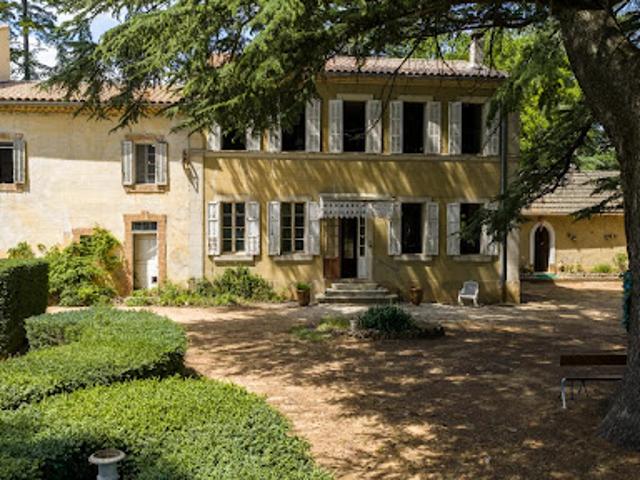Vignoble avec dépendances