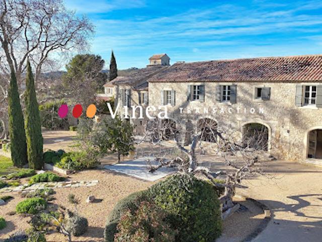 Vignoble avec piscine