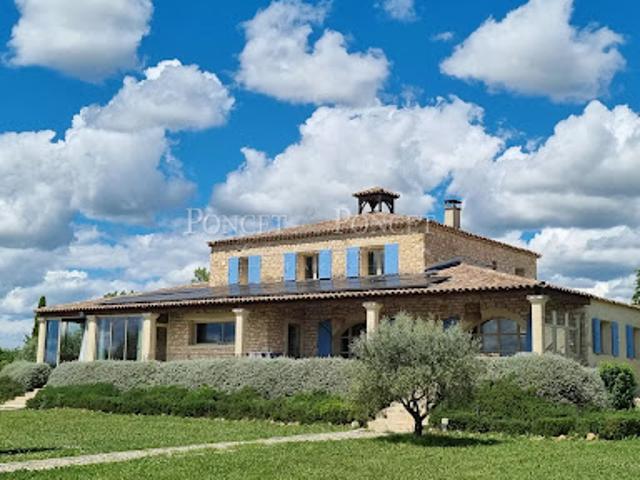Vignoble avec piscine
