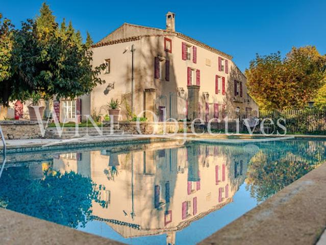 Vignoble avec piscine