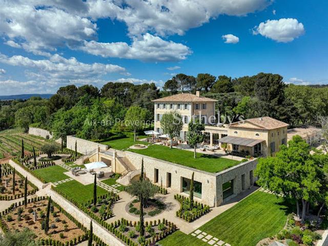 Vignoble avec piscine