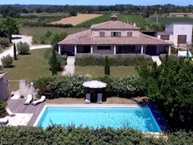 Vignoble avec piscine