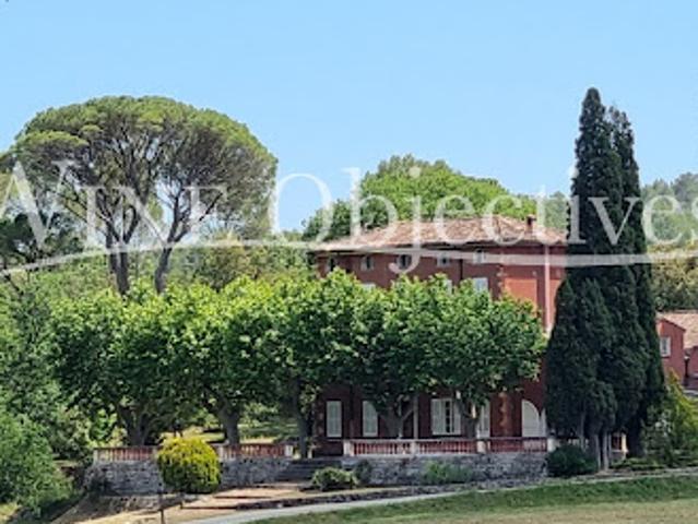 Vignoble avec piscine