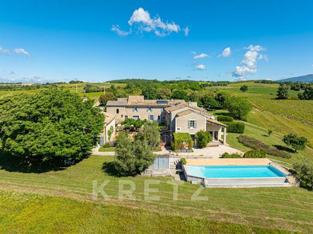 Vignoble avec piscine