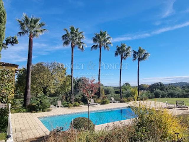 Vignoble avec piscine et dépendances
