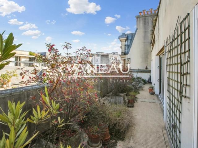 VIIe Rare sur le marché Vaneau / Laennec