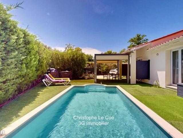 Viila 4 faces plain pied piscine grand terrain