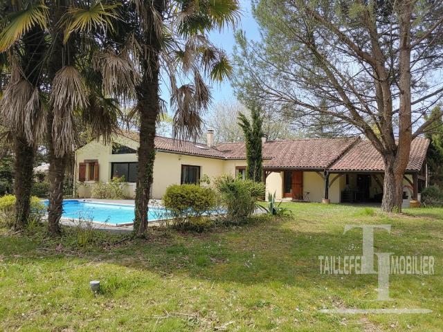 Viila plain pied, environnement de qualité. 240m² Notre Dame de Sanilhac