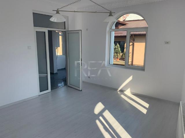 Vilă 9 camere Eminescu, 2 centrale, 355 mp