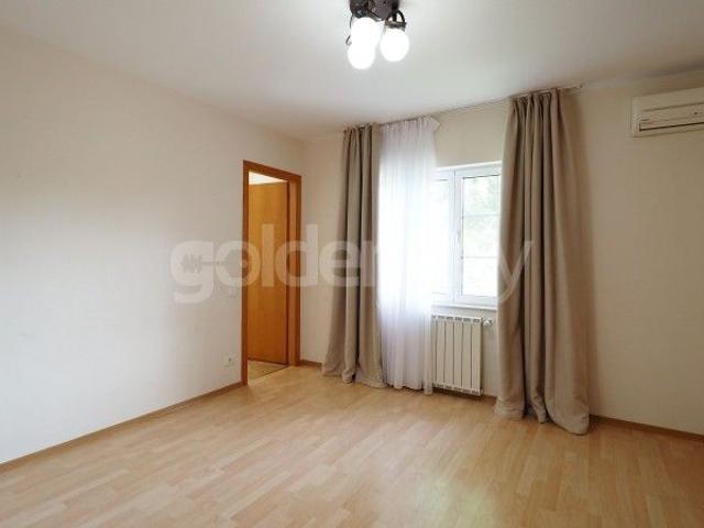 Vilă cocheta cu 7 camere in cartier rezidential | ID:1799831