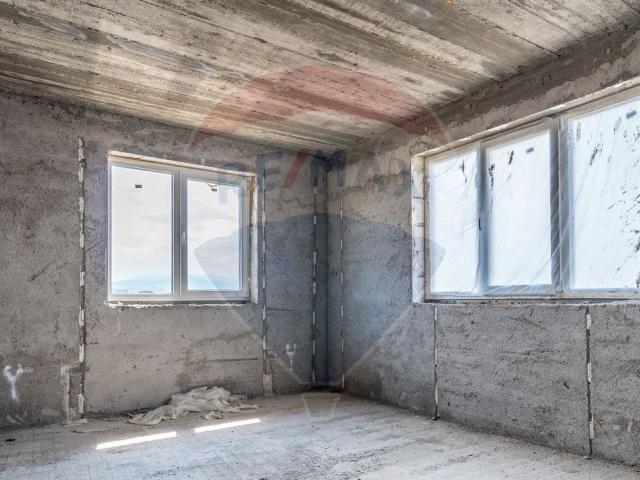 Vilă cu 14 camere la gri în Carpinis RMX147994 | COMISION 0%!