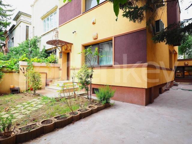 Vilă cu 6 camere si curte proprie | 34mp terasa | ID:125430