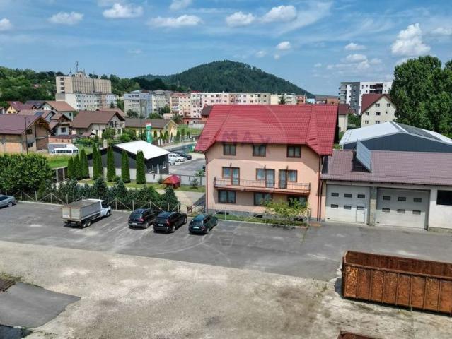 Vilă de închiriat în Zărnești – 9 camere, ideală.