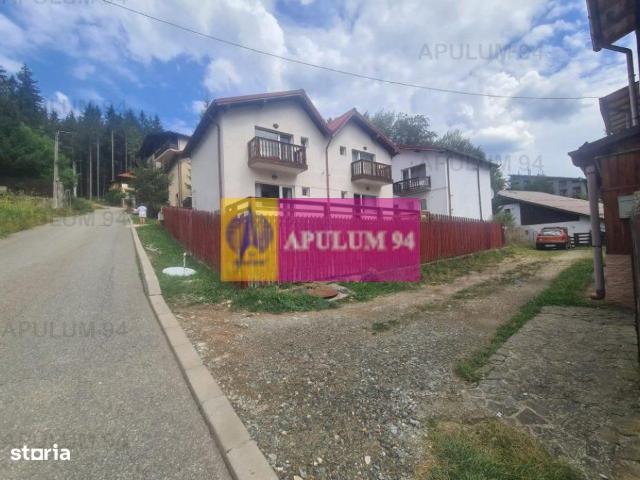 Vilă de tip duplex de vânzare în Azuga Zona Centrala
