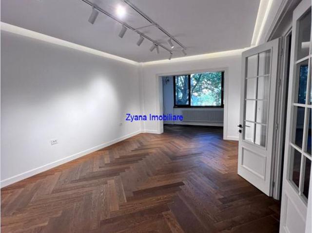 Vilă Elegantă * Cotroceni * Firmă * 12 camere * 300mp. * Garaj * Curte