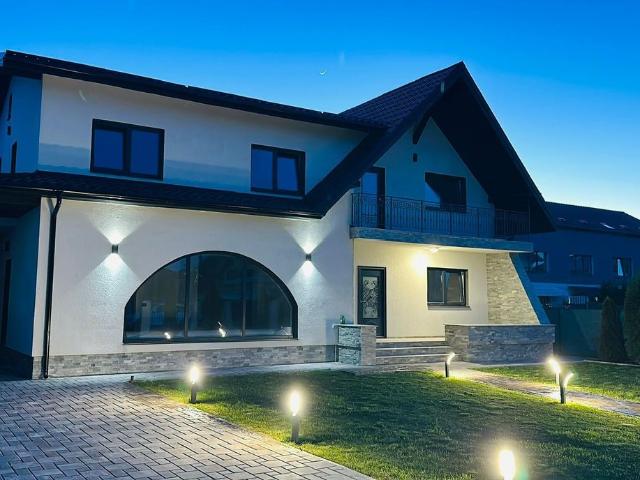 Vilă Modernă cu Design Premium în Sânpetru – Locuința Visurilor Tale!