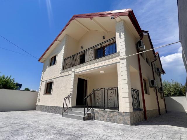 Vilă Nouă P+1 | 7 Camere, 7 Bai | Curte si Parcare | Mamaia Nord