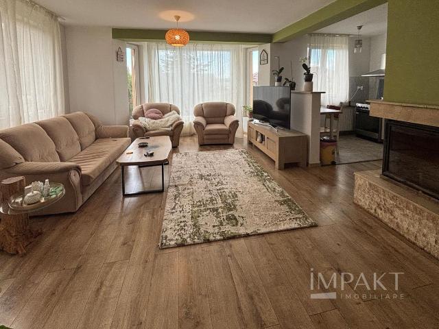 Vilă spațioasă cu garaj, curte de 600 mp Sânnicoara