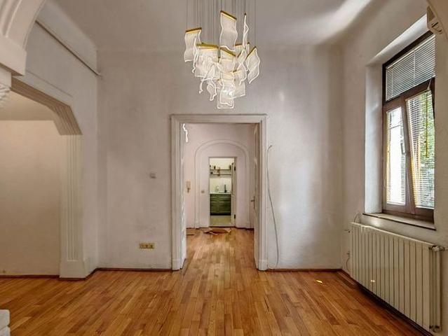 Vilă spațioasă de închiriat, 11 camere, București