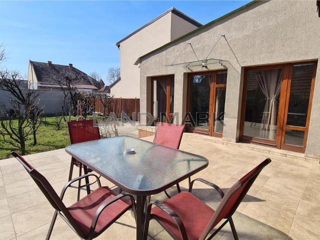 Vila mobilata si utilata, 3 dormitoare, 3 bai, garaj, Zona Cetatii