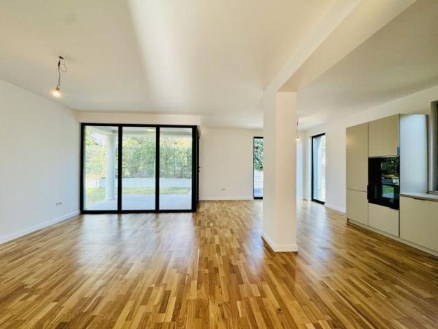Vila moderna cu piscina, complex rezidential, Pipera
