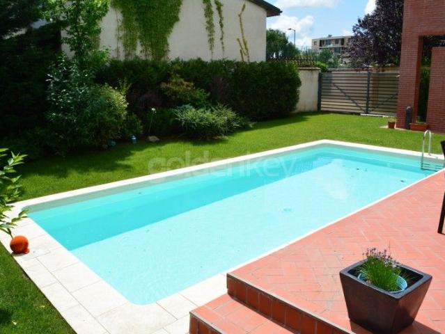 Vila moderna cu piscina langa padurea Baneasa | ID:9026
