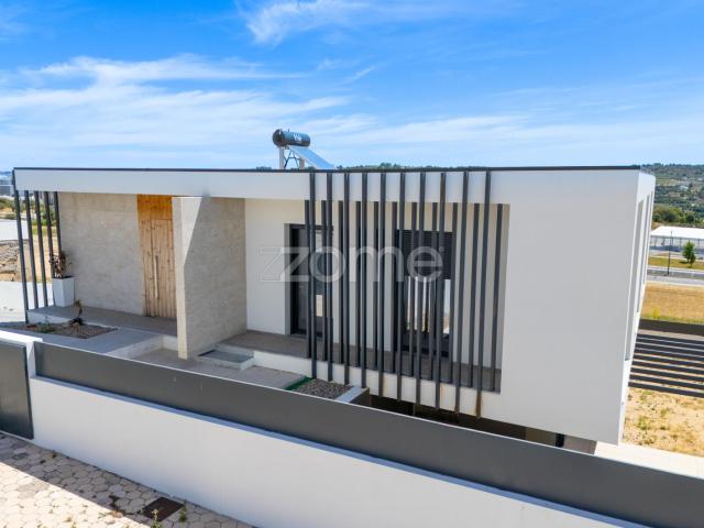 Vila moderna de 3 quartos com vistas panorâmicas em Pinhel, Portugal