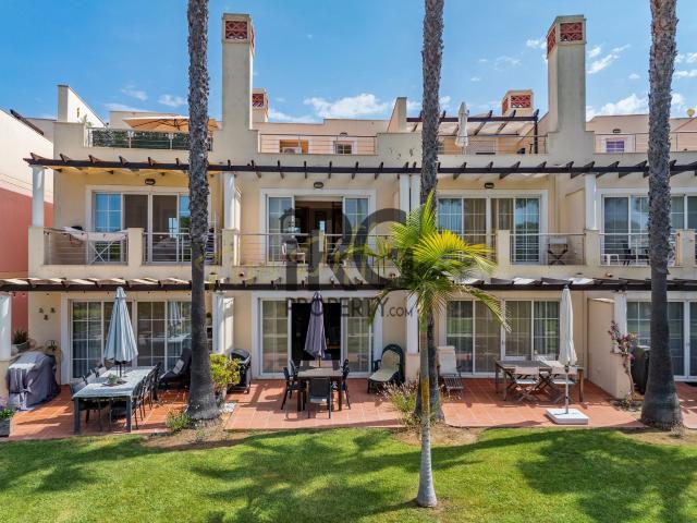 Vila moderna de 4 quartos com piscina em Vila Sol, Vilamoura, Loulé, Vilamoura
