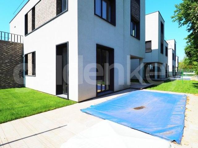 Vila moderna si luminoasa cu 5 camere | piscina | 2 garaje | ID:2524091