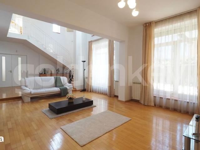 Vila moderna si spatioasa in complex rezidential