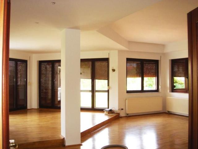 Vila amplasata in complex cu piscina | Pipera | Scoala Americana