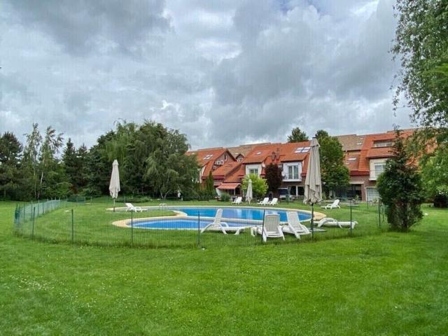 vila amplasata in complex cu piscina | zona pipera | scoala americana