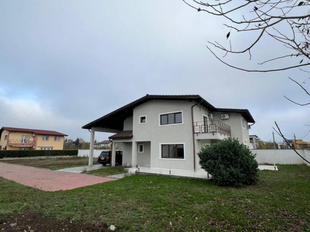 vila amplasata intr un complex rezidential | zona pipera