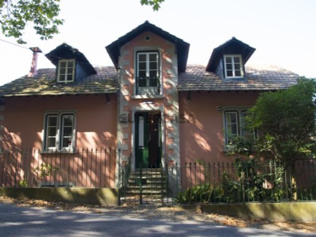 Vila Branca em Sintra, da habitação ao Alojamento Local, para venda
