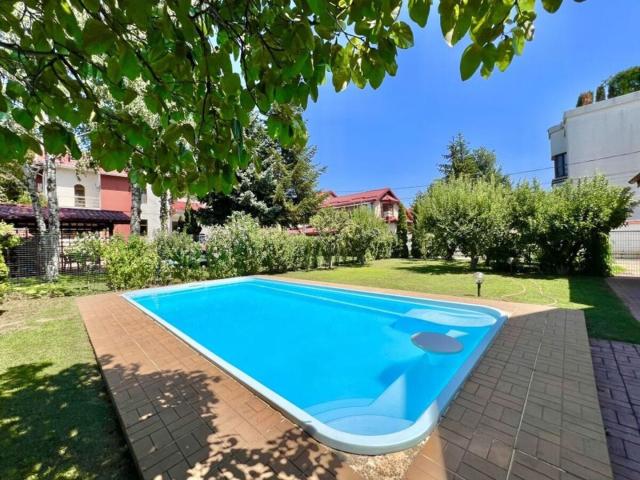 vila cu piscina, curte generoasa, zona iancu nicolae