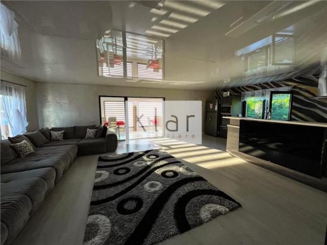 Vila cu piscina de inchiriat zona frumoasa langa padure
