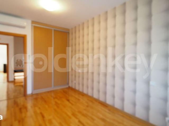 Vila cu 6 camere in complex rezidential cu piscina