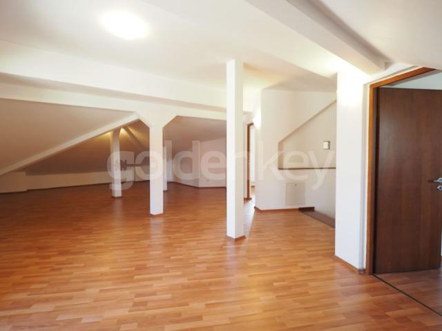 Vila cu 7 camere in complex rezidential