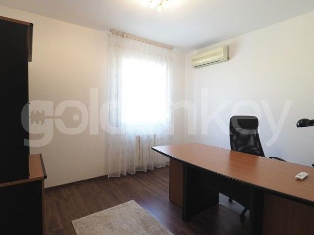 Vila cocheta cu 6 camere, piscina comuna si loc de joaca | ID:714919