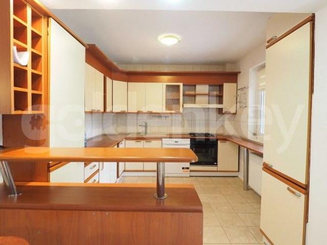Vila cocheta in complex rezidential | ID:3324337