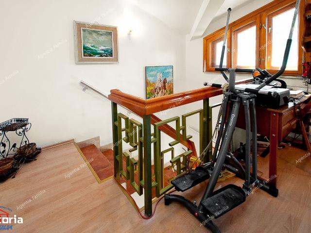Vila cocheta, situata in centrul istoric al orasului