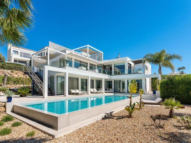 Vila Contemporânea Frente Mar com Vistas Panorâmicas, à vend. 423m² Almancil