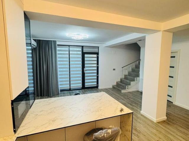 Vila duplex de inchiriat, Otopeni, central, prima chirie, totul nou