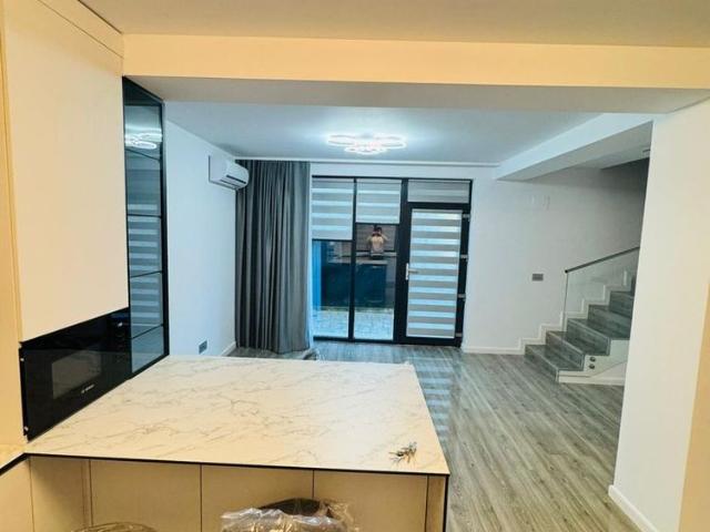 Vila duplex de inchiriat, Otopeni, central, prima chirie, totul nou
