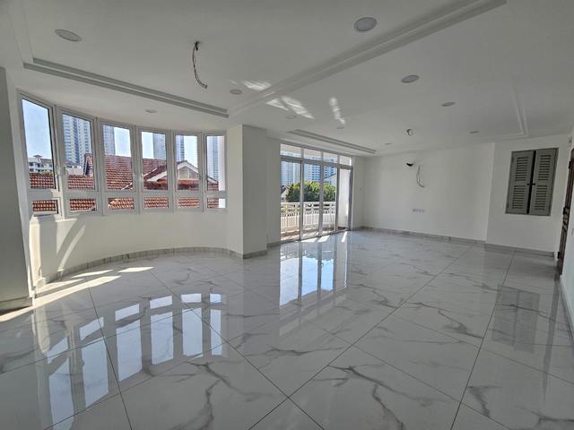 Vila Damai 2200sf Newly Refurnished 4 Bedrooms Partially Furnished