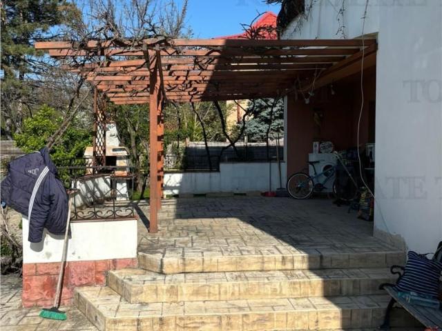 Vila de exceptie 6 camere 450 mp utili, 1000 mp teren, piscina Rosu Pa