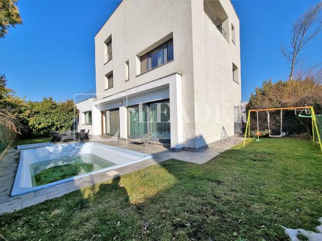 vila de inchiriat i piscina i ansamblu rezidential